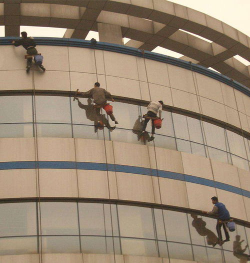 专业建筑清洁服务 从外墙清洗到室内甲醛治理的全面解决方案