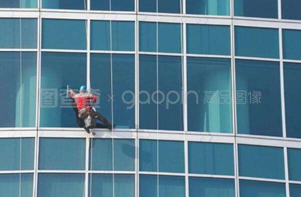 高空中的坚守 建筑清洁服务的擦窗技艺与安全指南